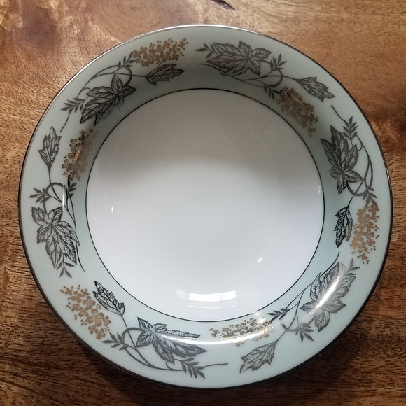 Noritake China porcelain, Silvane #5487, 5 bread & butter plates, 5 soup - Picture 2 of 13